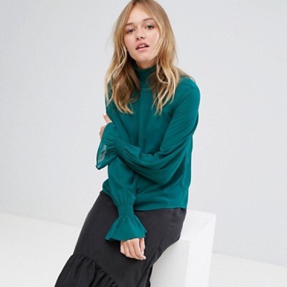 Monki ASOS Ruffle Neck and Sleeve Top - Picture 4 of 4